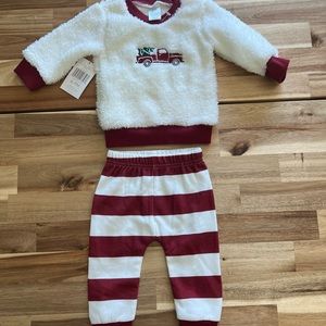 NWT Lila and Jack 6-9mos Christmas 🎄‎ two-piece outfit